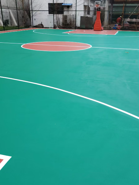 小店 球场长期使用易出现地面开裂